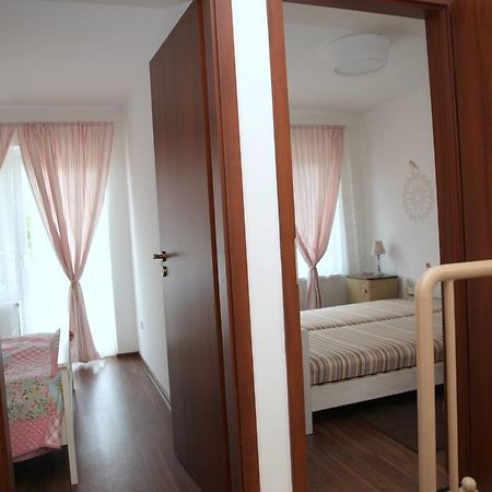 Rozmaring Pihenohaz Villa Velence Luaran gambar